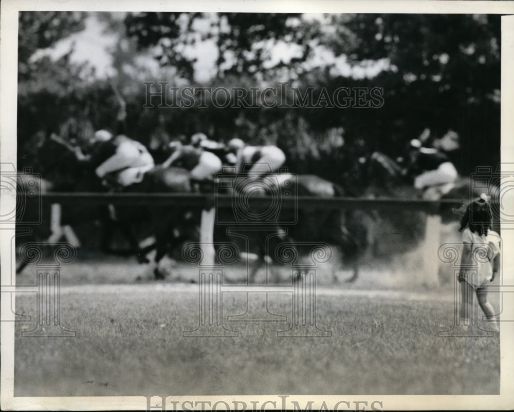 1943 Press Photo Jamaica track NY Lindberg on White Time, Longden on Hopeville- Historic Images