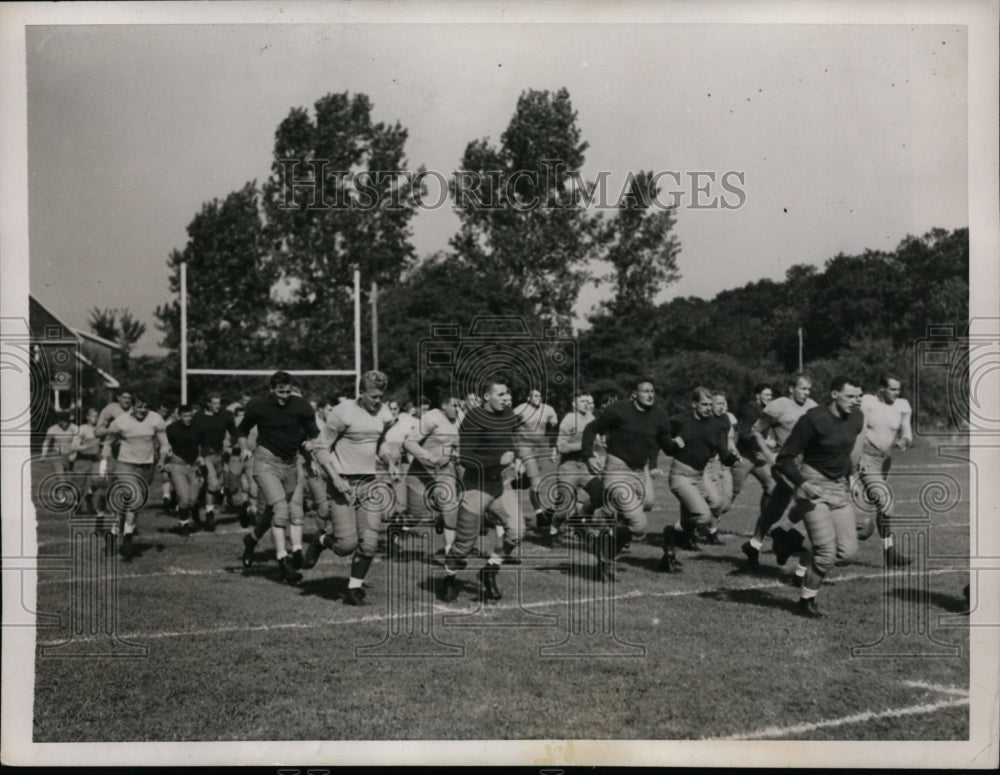 1937 Press Photo Yale varsity football practice at Gale&#39;s Ferry Connecticut- Historic Images