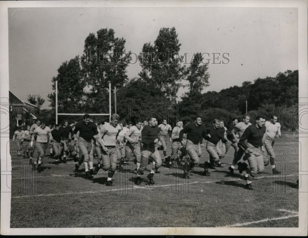 1937 Press Photo Yale varsity football practice at Gale's Ferry Connecticut- Historic Images