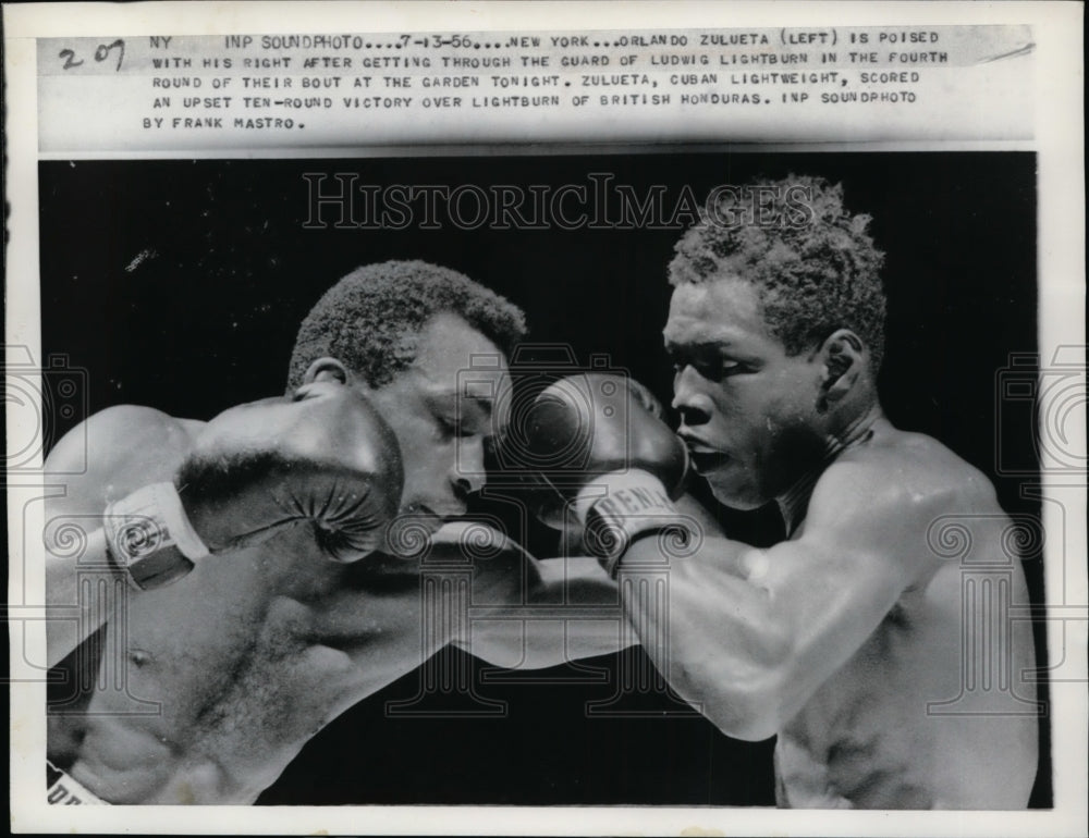 1956 Press Photo Orlando Zuleta vs Ludwig Lightburn at NYC bout - nes49040- Historic Images