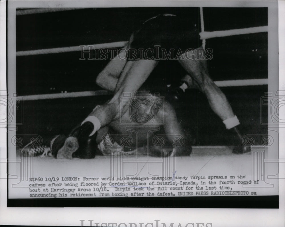 1955 Press Photo Randy Turpin on canvas vs Gordon Wallace in London bout- Historic Images