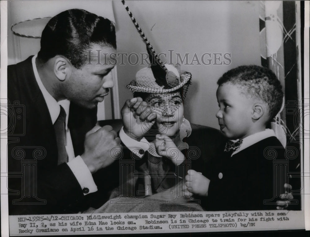 1952 Press Photo Middleweight champ Sugar Ray Robinson, wife & son Ray II- Historic Images