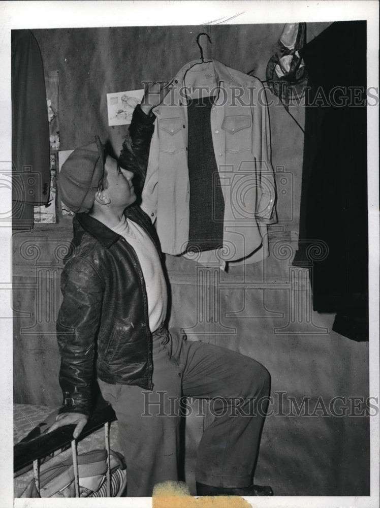 1943 Press Photo Apprentice jockey Edward Oyler at Tropical Park in Florida- Historic Images