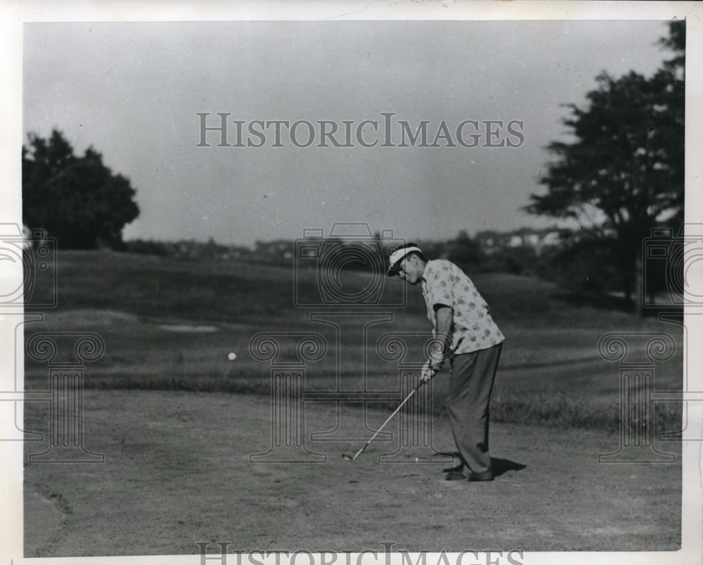 1947 Press Photo Bob Harris in National Collegiate Golf at Ann Arbor Michigan- Historic Images