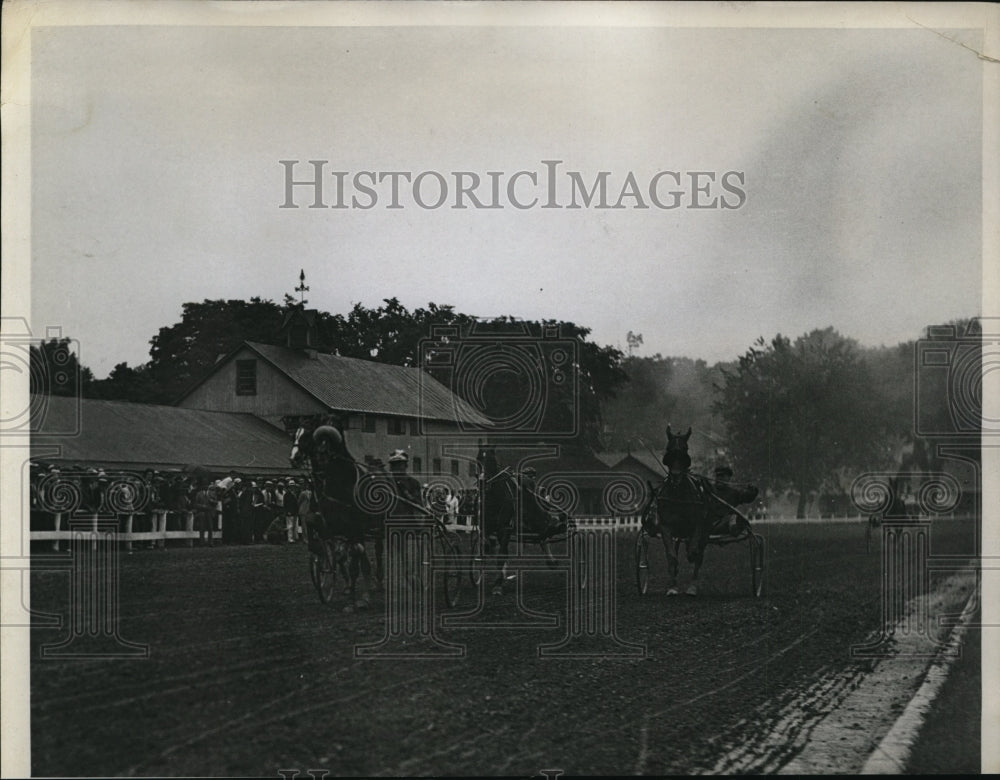 1935 Press Photo Goshen NY track Calumet Denver wins trotting race- Historic Images