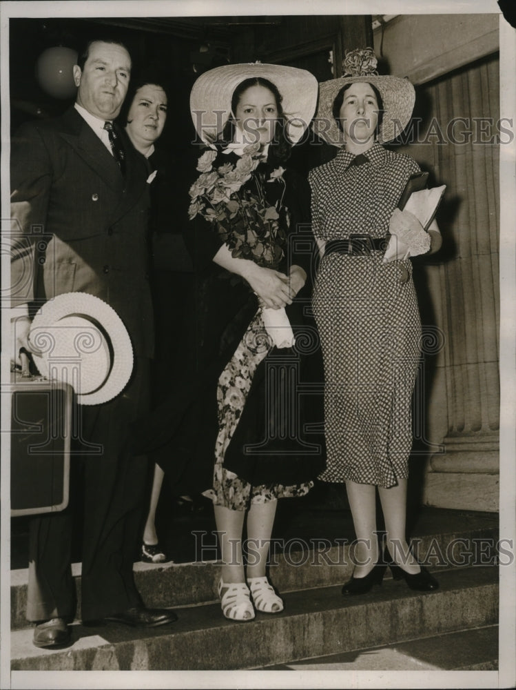 1938 Press Photo Bill Maurer with Mrs Herman Ruth, Julia Ruth, Carmelie Leahy- Historic Images