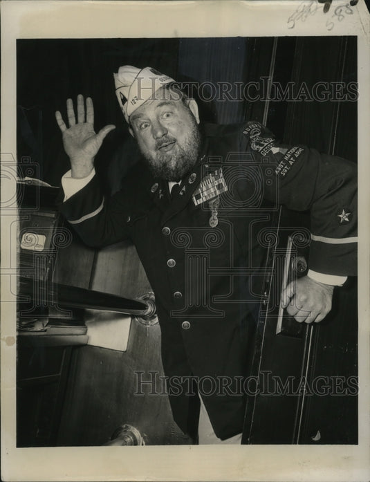 1947 Press Photo Professional wrestler Man Mountain Dean arrives in Manhattan- Historic Images