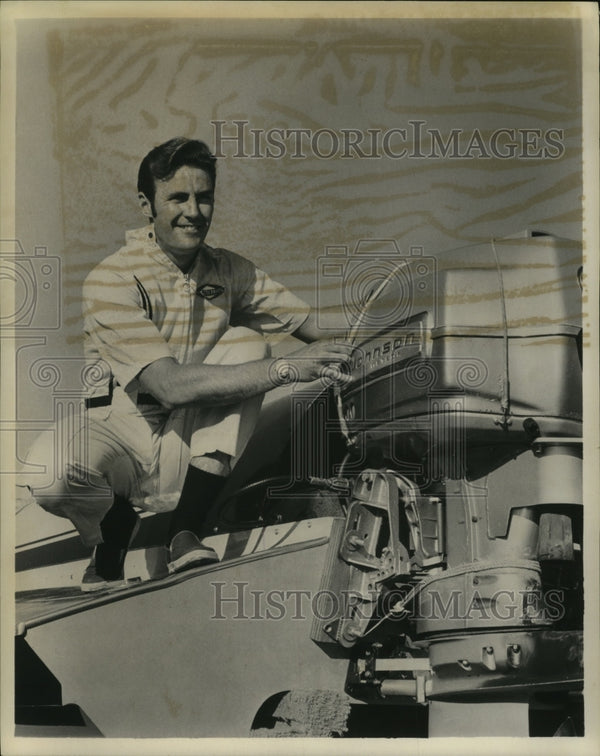 1970 Press Photo Johnnie Sanders favored to win Outboard World ...