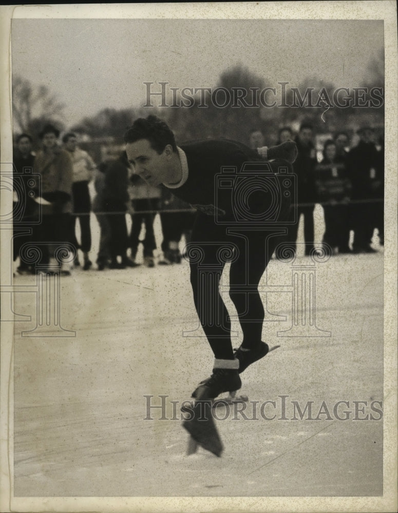 1937 Press Photo Art McDonald wins Half Mile Speed Skate race - nes50238- Historic Images