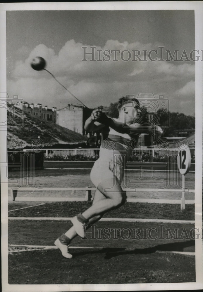 1950 Press Photo Russian ninth-grader S. Nenashev during the hammer throw- Historic Images