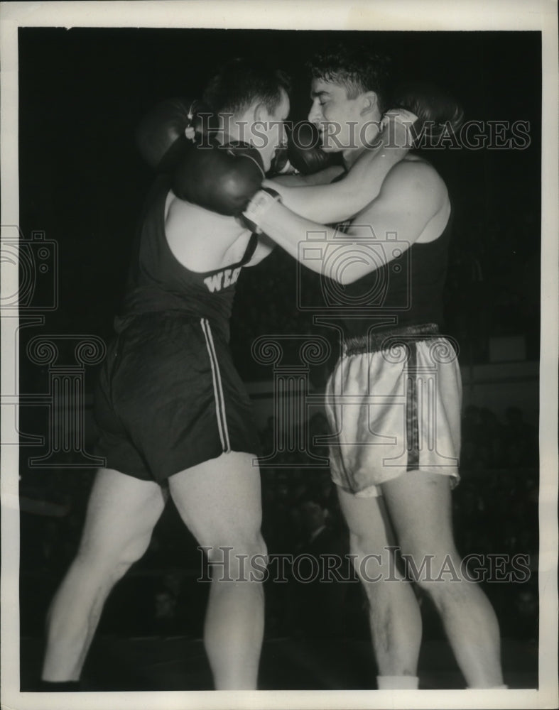 1940 Press Photo Harry Stella boxes Sidney Alter, College boxing tournament- Historic Images