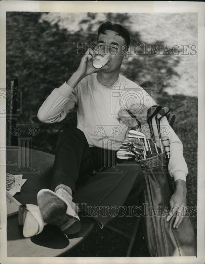 1939 Press Photo Golfer E.J. Harrison after winning match at PGA Championship- Historic Images