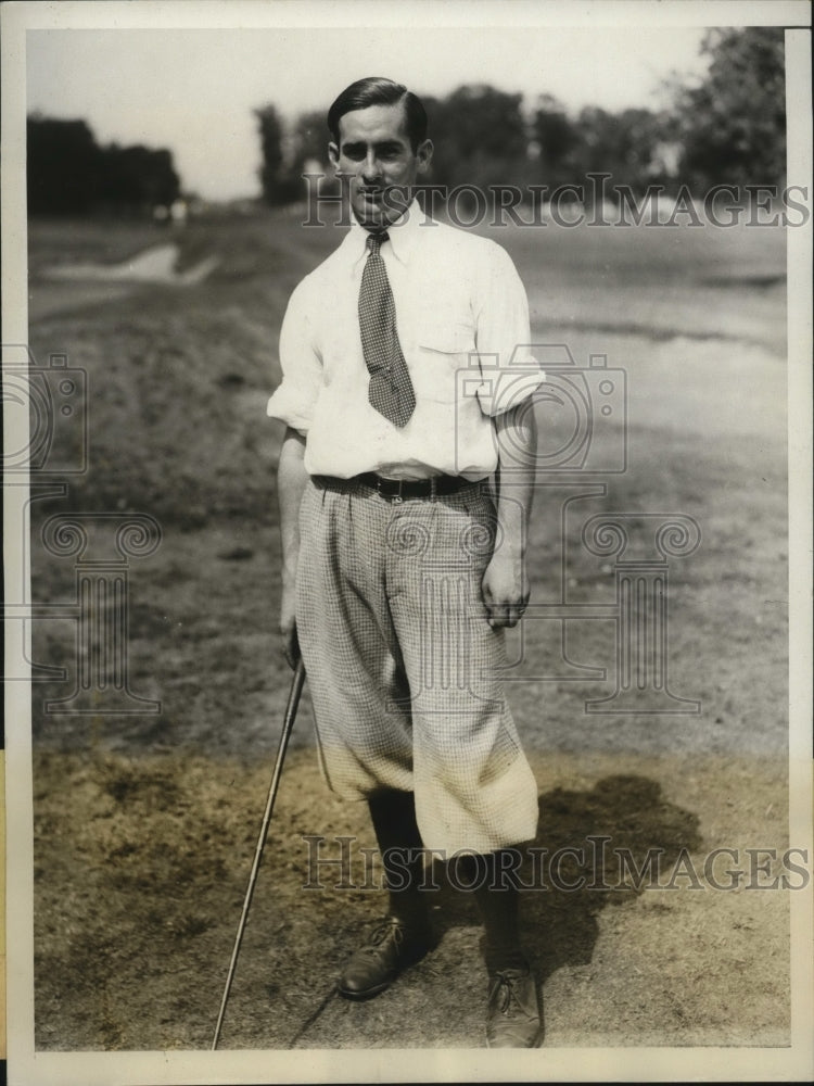 1931 Press Photo North Shore CC caddie master Frank Hinnegan playing golf- Historic Images