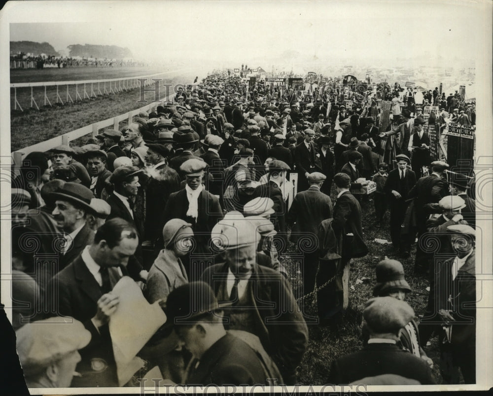 1931 Press Photo British race fans at the Derby horse race at Epsom Downs- Historic Images