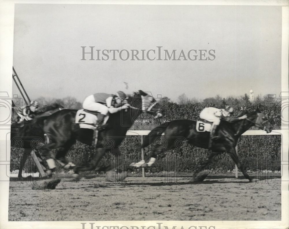 1942 Press Photo J. Rienzi rides Sparkling Maid to win fourth race at Belmont- Historic Images