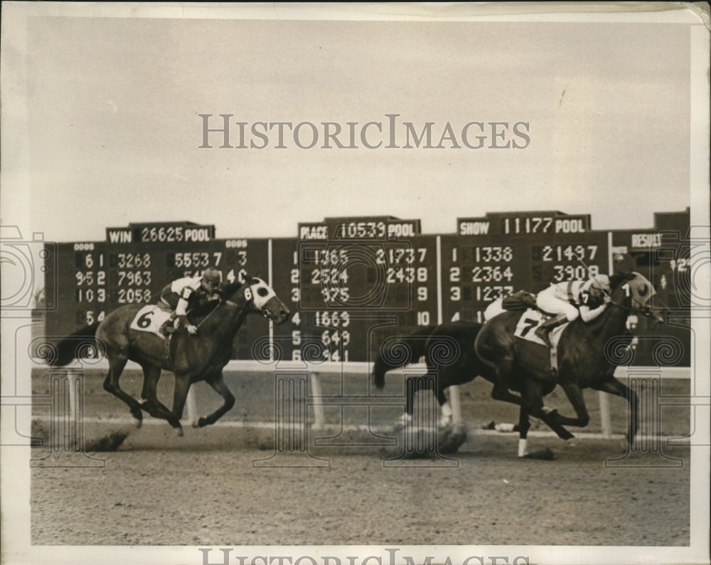 1940 Press Photo Uvalde wins seventh race at Tropical Park in Florida- Historic Images