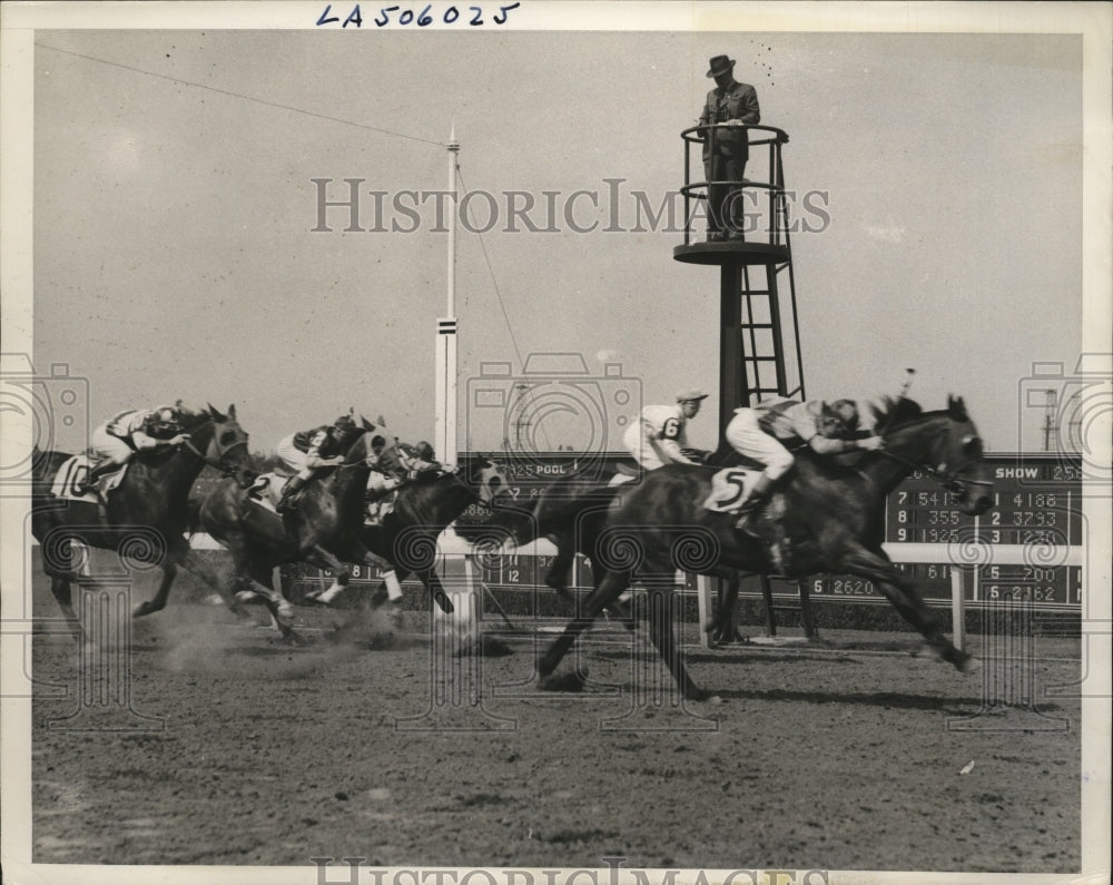 1939 Press Photo Answer True, a long shot wins the second race at Hollywood Park- Historic Images