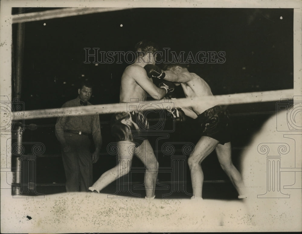 1935 Press Photo Boxer Barney Ross catches left from Jimmy McLarnin - nes50909- Historic Images