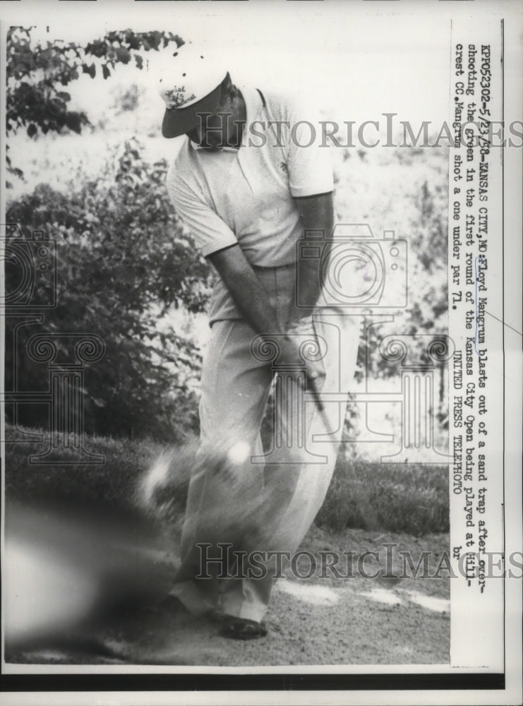 1958 Press Photo Golfer Floyd Mangrum hits out of sand at Kansas City Open- Historic Images