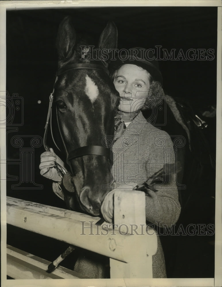 1934 Press Photo Katherine Owens and &quot;Guard&quot; compete in Brooklyn Jr Horse Show- Historic Images