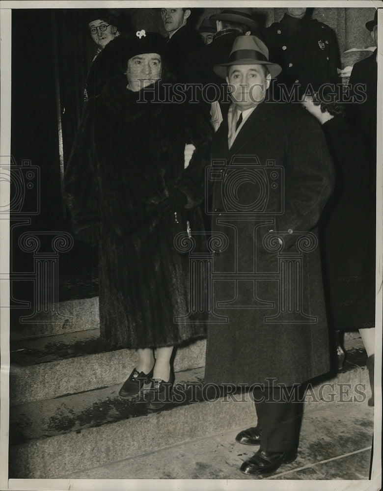 Load image into Gallery viewer, 1939 Press Photo Yankees manager Joe McCarthy and wife at Jacob Ruppert funeral

