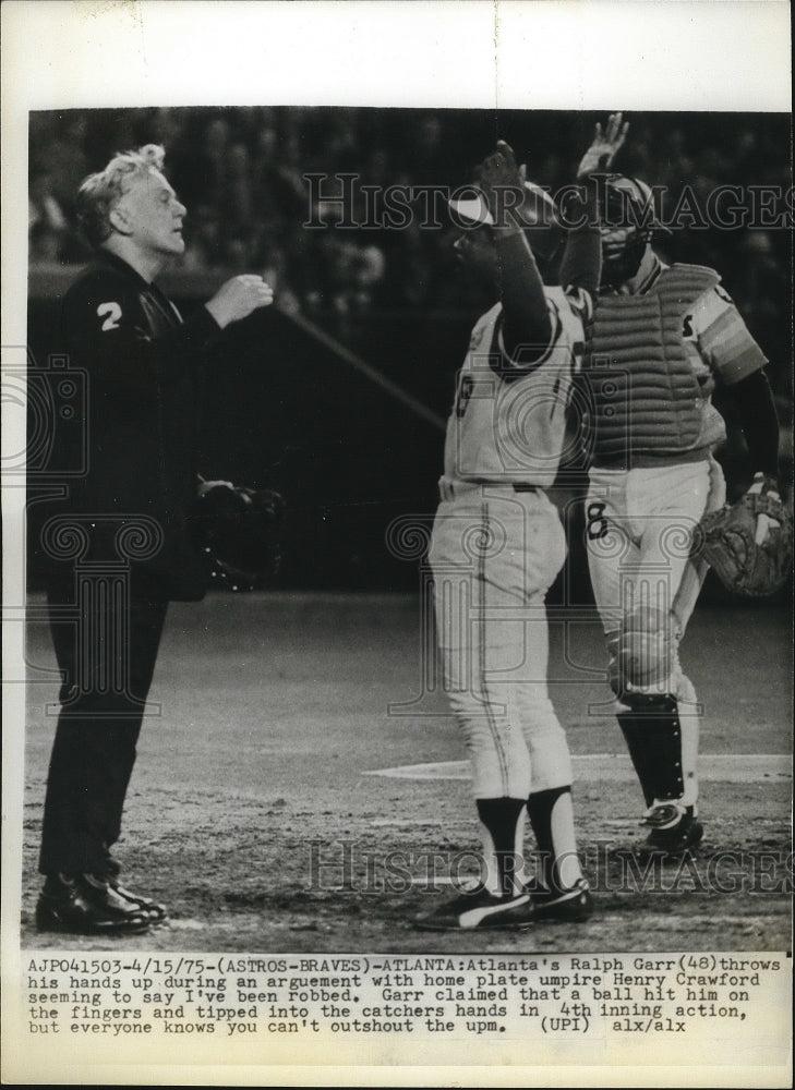 1975 Press Photo Atlanta Braves&#39; Ralph Garr argues with umpire Henry Crawford- Historic Images