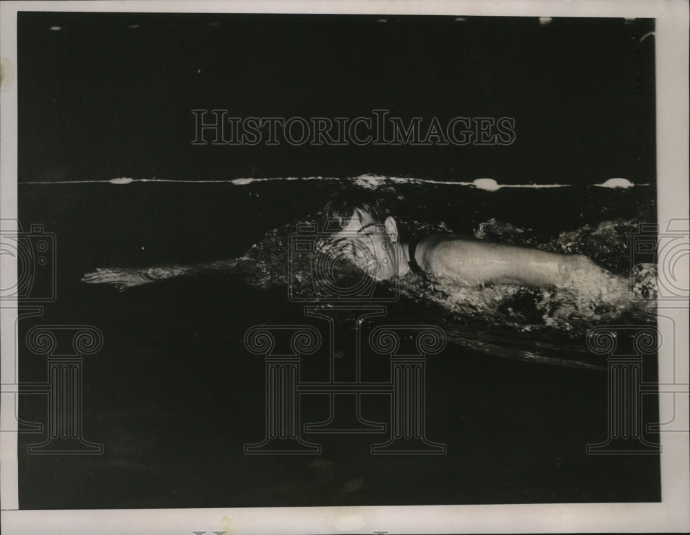 1936 Press Photo Ralph Flanagan wins 1500 meter swim at Olympic tryouts, RI- Historic Images