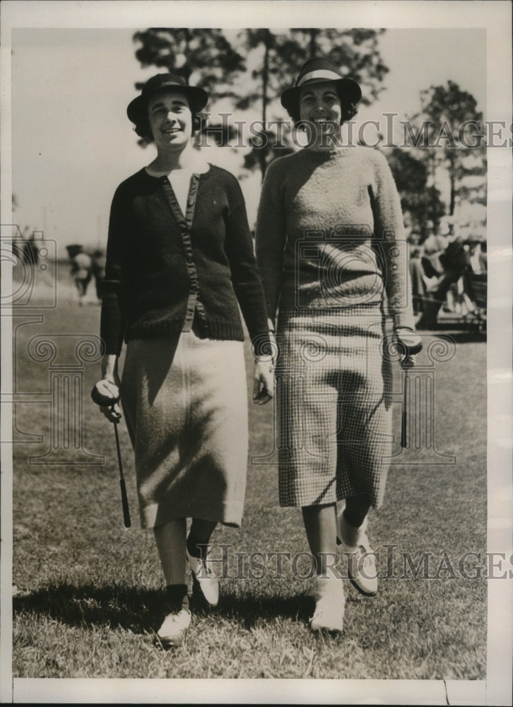 1938 Press Photo Golfers Deborah Verry and Betty Abernathy at tournament- Historic Images