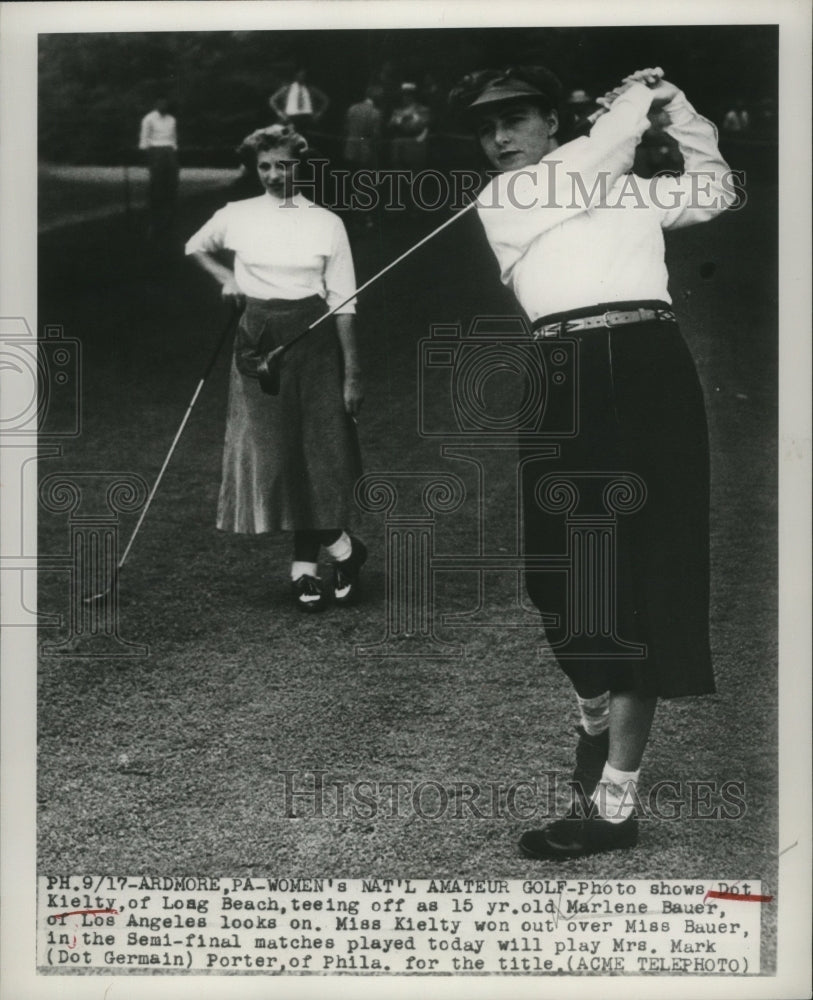 1949 Press Photo Golfer Dot Kielty competes against Marlene Bauer in Ardmore, PA- Historic Images