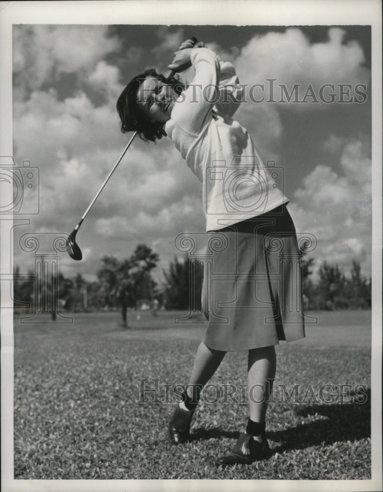 1947 Press Photo Golfer Betty Kirk at Helen Lee Doherty Golf Tournament, Miami- Historic Images