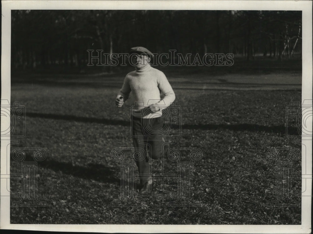 1929 Press Photo Boxer Emile Pladner runs outside while training for fight- Historic Images