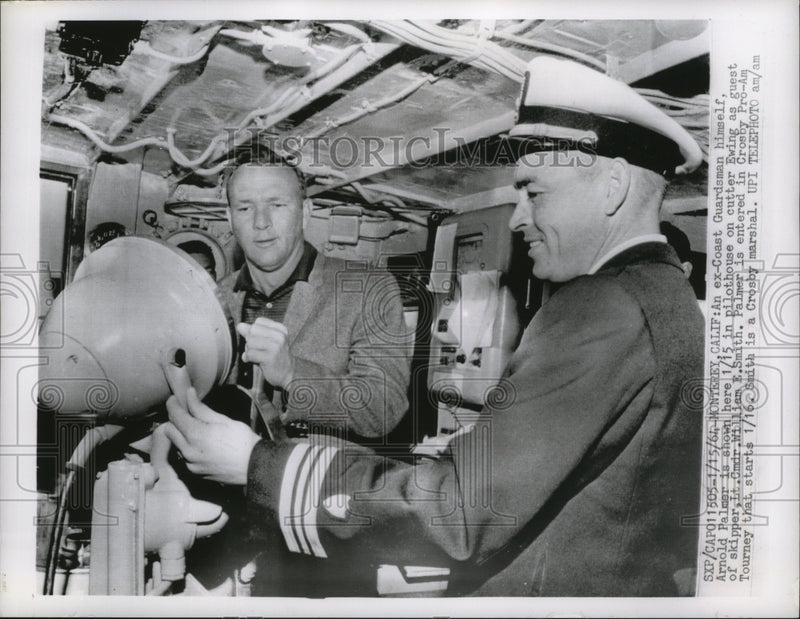 Load image into Gallery viewer, 1964 Press Photo Golfer Arnold Palmer in pilothouse of cutter Ewing - nes51847
