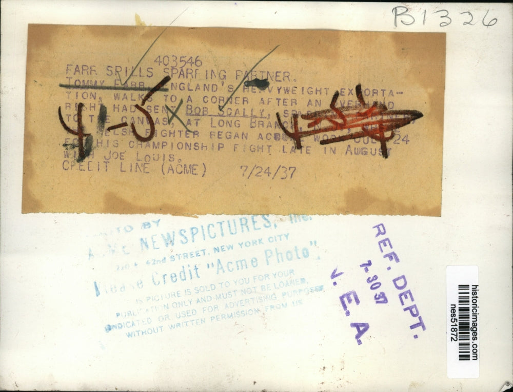 1937 Press Photo Boxer Tommy Farr knocks down Bob Scally in a match - nes51872