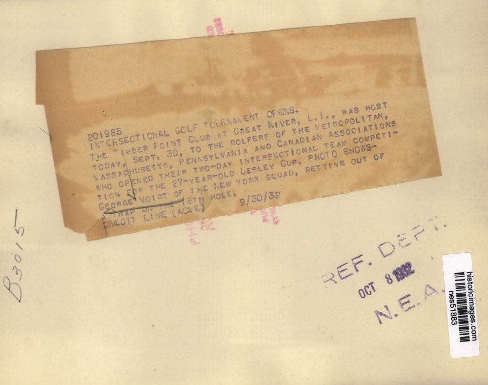 1932 Press Photo Golfer George Voigt hits out of trap at Timber Point Club