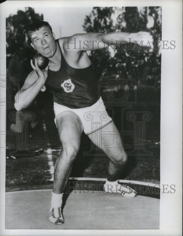 1960 Press Photo USC Shot putter Dallas Long about to toss the shot - nes51924- Historic Images