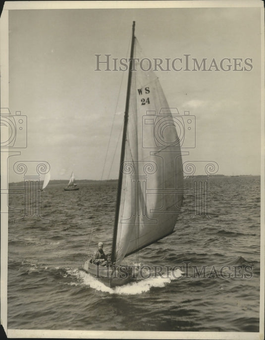 1930 Press Photo The Wes Nipple sails in Golden Jubilee Regatta, Larchmont NY- Historic Images