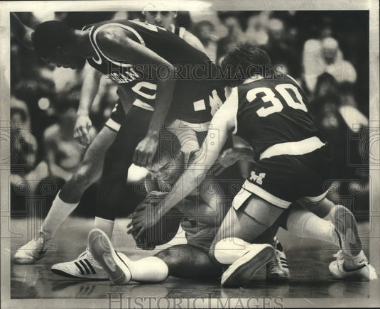 1981 Press Photo Northwestern's John Egan pinned to floor by Michigan defenders- Historic Images