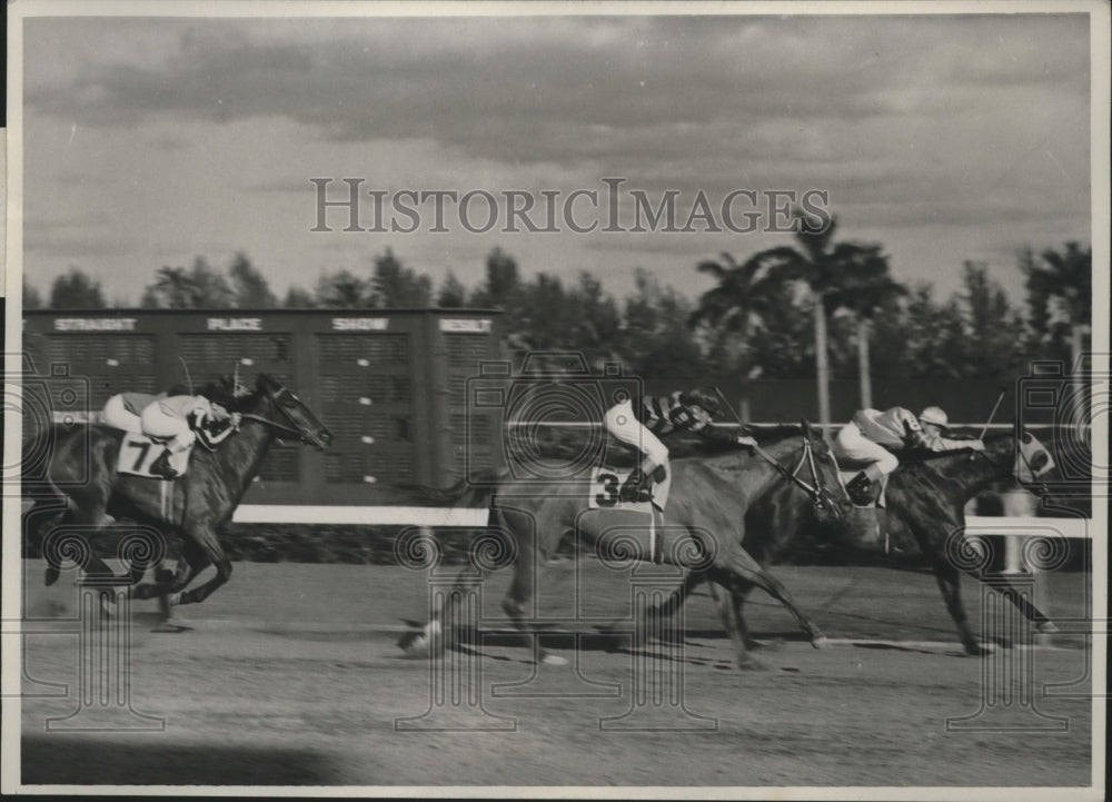 1939 Press Photo Bomar Stable&#39;s Carlisie wins the Hialeah Stakes - nes52429- Historic Images