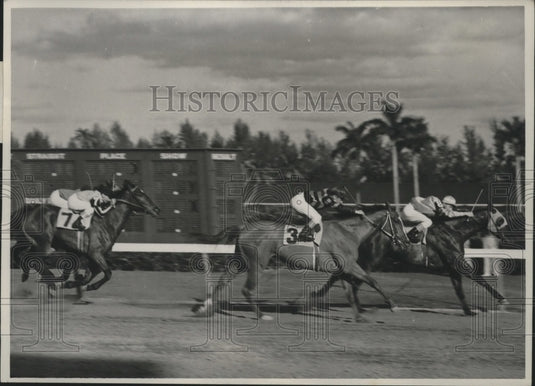 1939 Press Photo Bomar Stable's Carlisie wins the Hialeah Stakes - nes52429- Historic Images