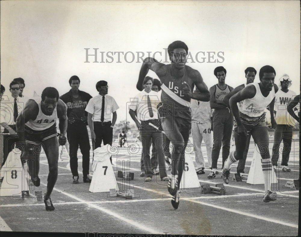 1972 Press Photo Harold Porter gets jump on others during 100 yard dash race- Historic Images