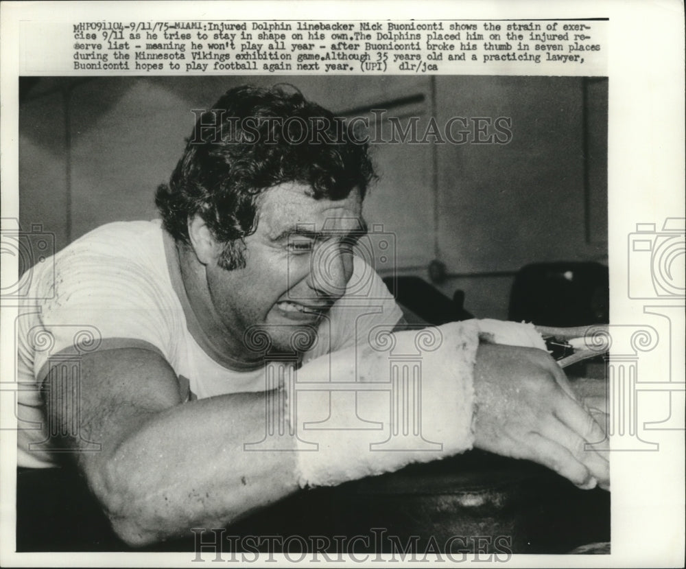 1975 Press Photo Injured Dolphins linebacker Nick Buoniconti strains in workout- Historic Images