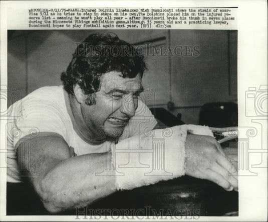 1975 Press Photo Injured Dolphins linebacker Nick Buoniconti strains in workout- Historic Images