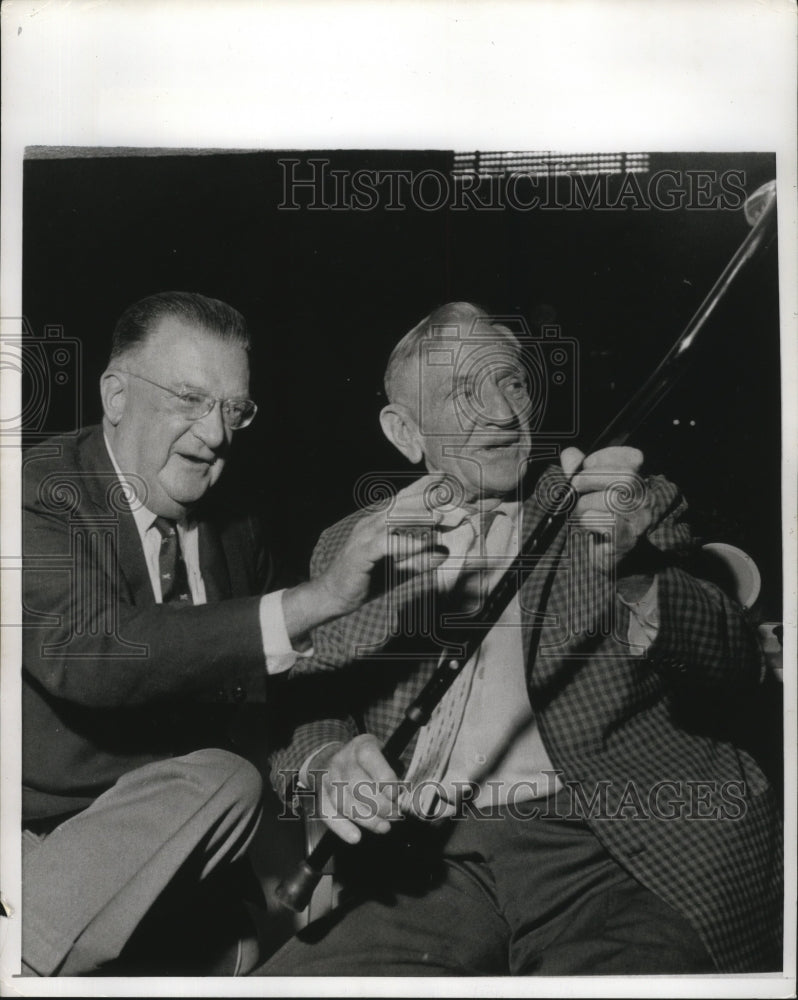 1965 Press Photo NY Mets mgr. Casey Stengel &amp; LA Dodgers pres. Walter O&#39;Malley- Historic Images