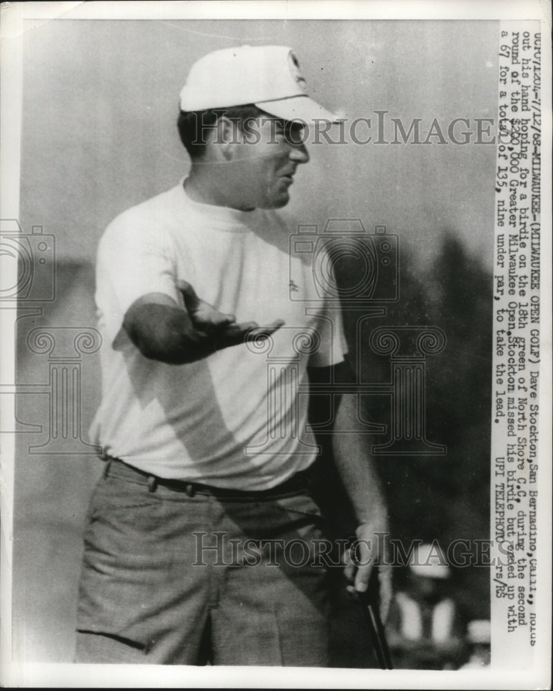 1968 Press Photo Dave Stockton hoping for a birdie on 18th green, Milwaukee Open- Historic Images