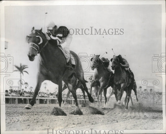 1946 Press Photo Bierman on Buzfuz wins Governor Caldwell Handicap Tropical Park- Historic Images