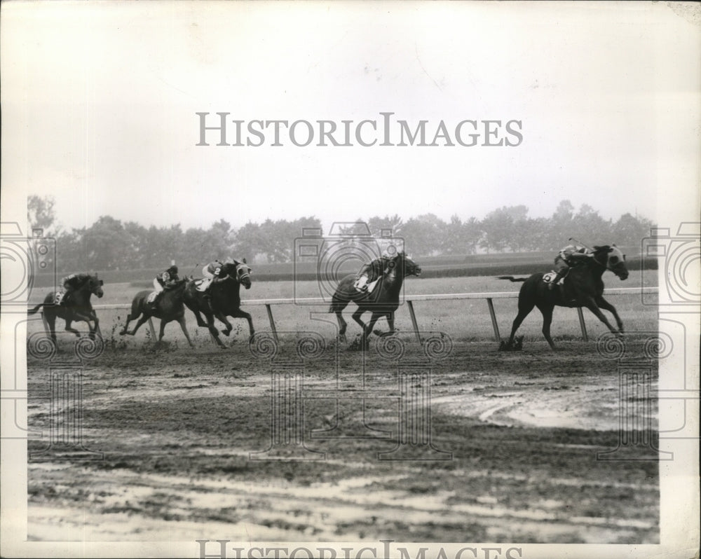 1944 Press Photo Jean Miracle wins the third race of the day at Belmont Park- Historic Images