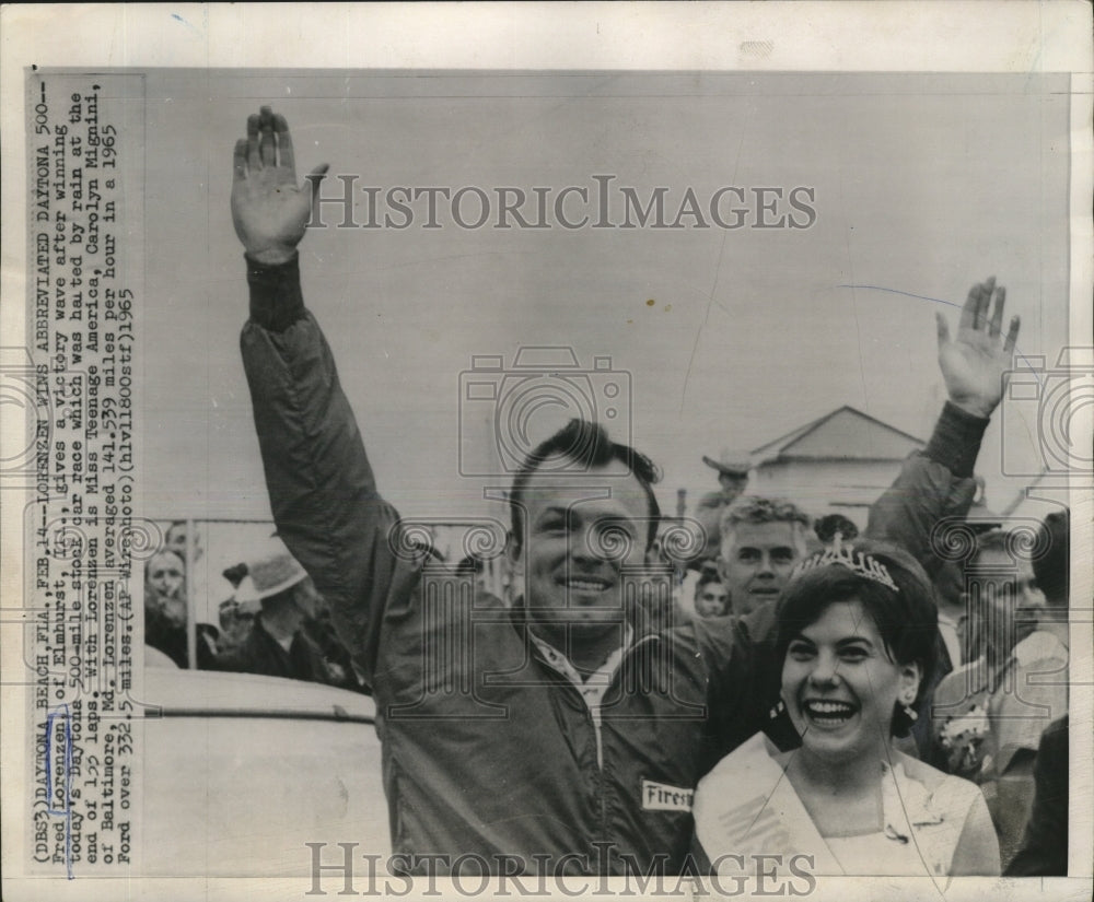 1965 Press Photo Fred Lorenzen gives a wave after winning Daytona 500- Historic Images