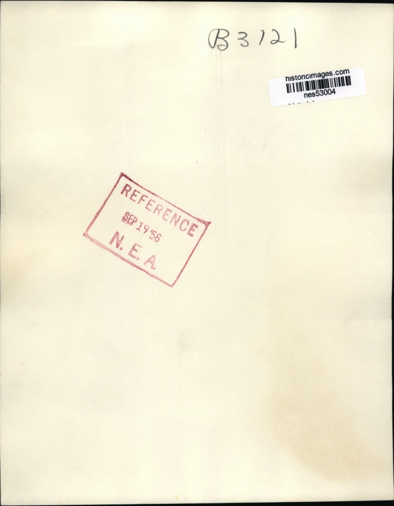 1956 Press Photo Charles Kocsie chips ball from 3rd green, Lake Forest, IL