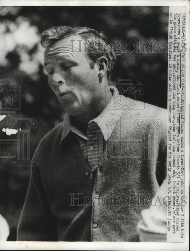 1970 Press Photo Arnold Palmer sinks putt on 11th hole, Byron Nelson Classic- Historic Images