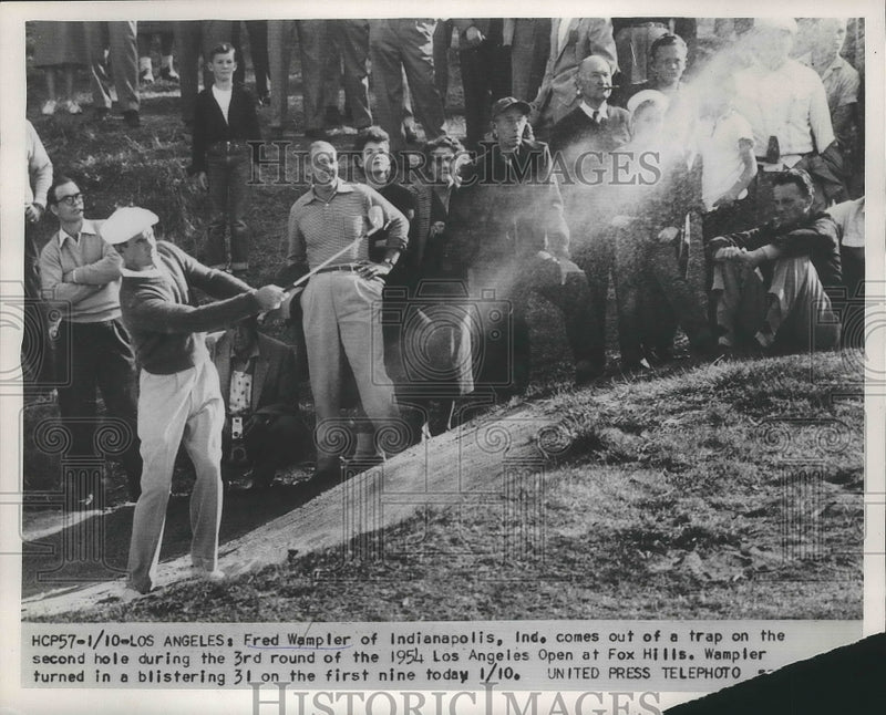 Load image into Gallery viewer, 1954 Press Photo Fred Wampler in sand at Los Angeles Open in California
